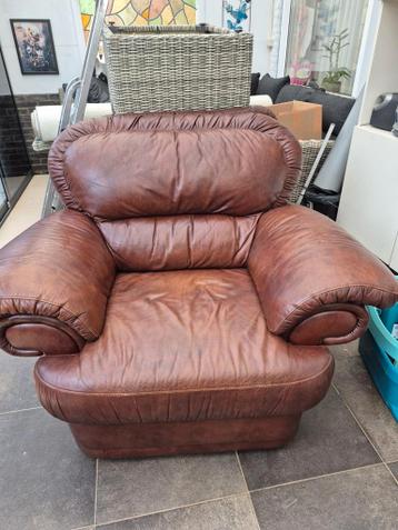 Gratis ophalen: 4 lederen eetkamerstoelen + 2 clubs