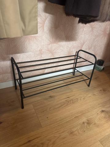 Zwart metalen schoenenrek in prima staat