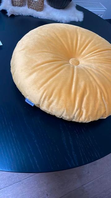Essenza kussen geel € 5,-