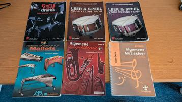 Diverse leerboeken drums, kleine trom, mallets