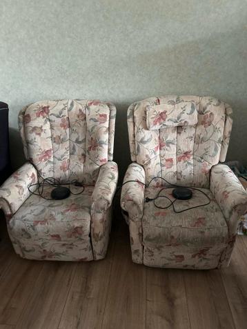 GRATIS!! 2 goed werkende sta op stoelen