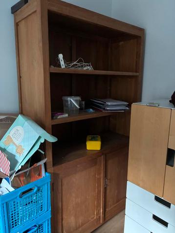 Gratis Teakhouten kast met deuren en planken