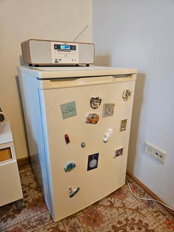 Compacte tafelmodel koelkast met vriesvak