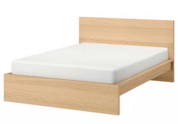 Ikea Malm bed 180 x 200 inclusief twee nachtkastjes