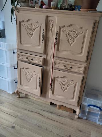 GRATIS - Geverfde barok kast