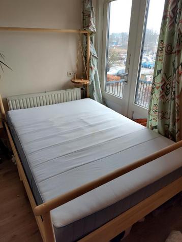 Gratis matras - 140x200 zsm weg wegens verhuizing!