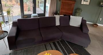 Grote bank met loungedeel