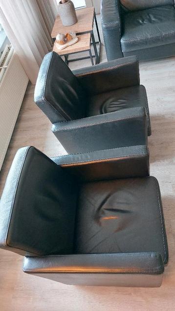 Leren fauteuils. (2x)