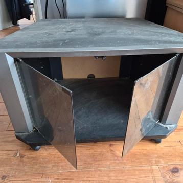 Tv meubel met glazen deuren