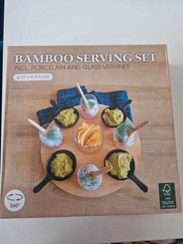 Bamboe Serveerset met Porselein en Glazen Verrines