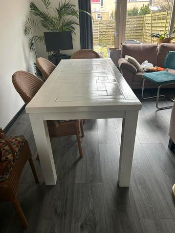 Witte eettafel