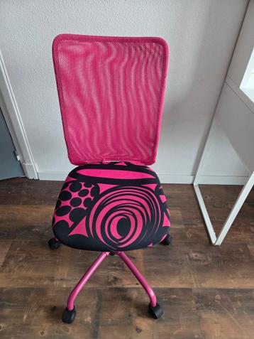 Gratis roze bureaustoel met print