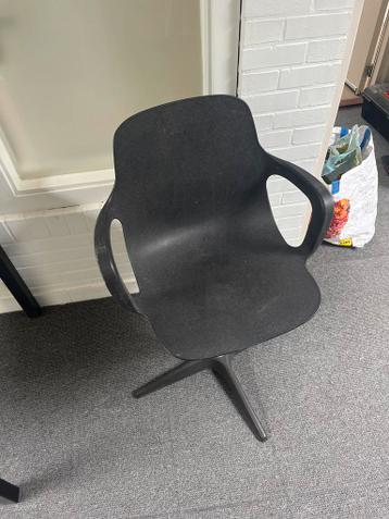 Zwart design stoel met armleuningen