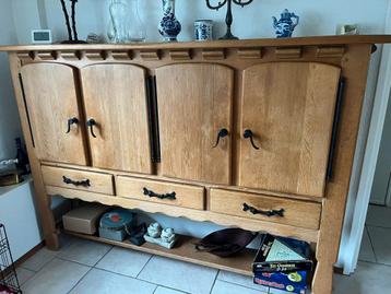 Gratis eikenhouten buffetkast met deurtjes