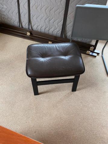 Leren poef  voetenbank gratis LEES VRIJE TEKST