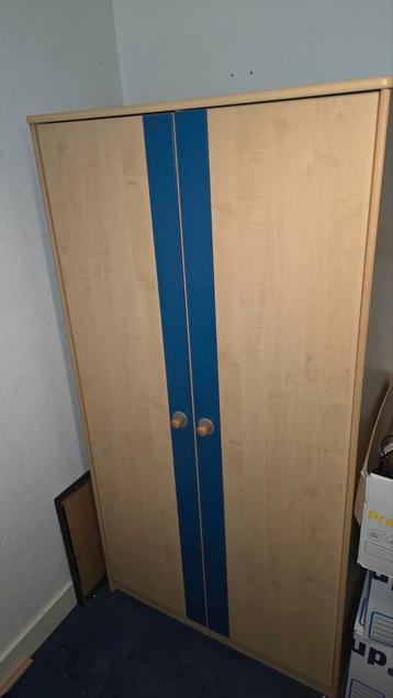 Mooie kledingkast - Veel opbergruimte! Gratis