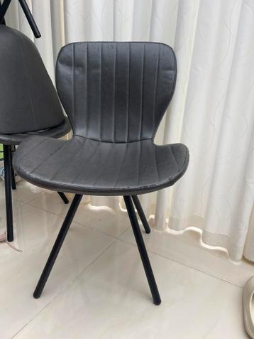 Gratis gebruikt eetkamerstoelen