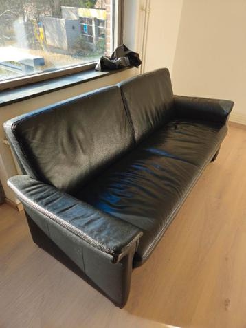 GRATIS zwart leren bankstel, afhalen in Maastricht