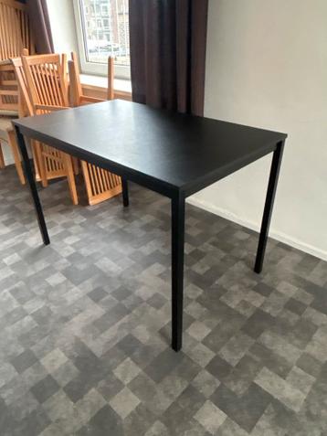 Gratis tafel 110x 67 met 5 stoelen
