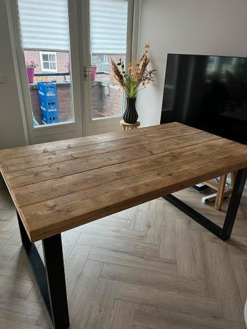 Steigertafel industrieel hout met zwarte poten