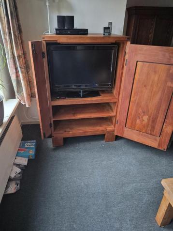 Televisiekast van hout