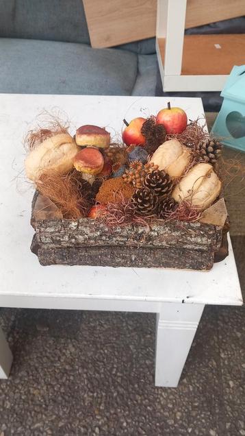 Decoratieve bak met decoratie gratis ophalen