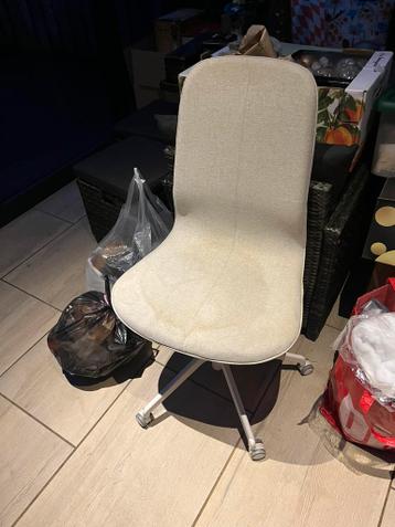 Gratis af te halen per direct ! Buro + stoel