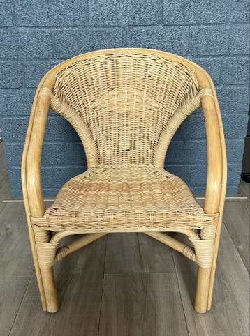 Vintage rieten kinderstoel