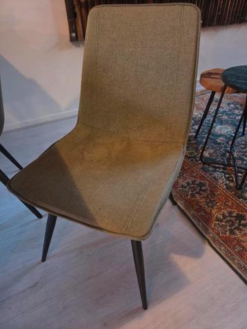 Gebruikte Stoelen, Tafels, Kleed, Spiegels & Gordijnen