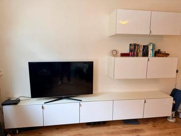 Tv meubel / wandkast GRATIS