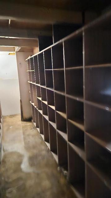 (Vakken) kast voor wijnen