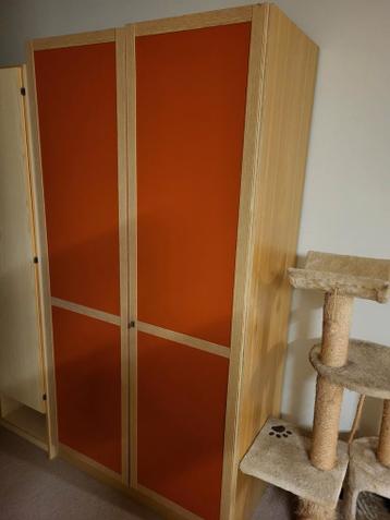 Oranje (kleding)kast