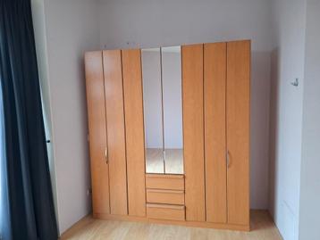 Ruime kledinkast Gratis