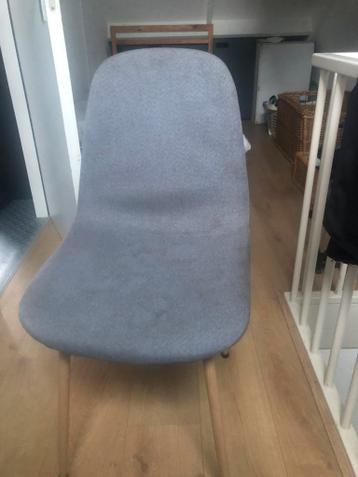 6 stoelen zitten vlekken in!!!