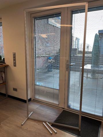Plexiglazen scheidingswand of spatscherm