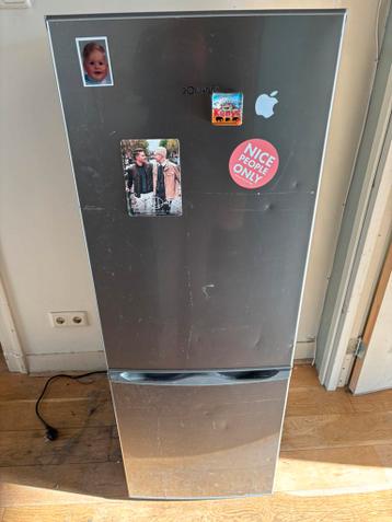 Gratis Koelkast met vriezer.