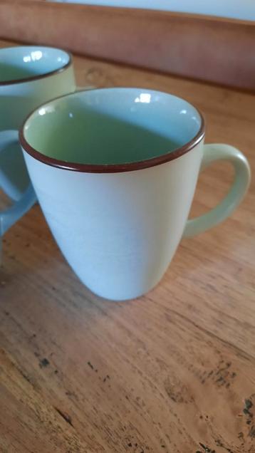 Serviesgoed: Borden en Mokken