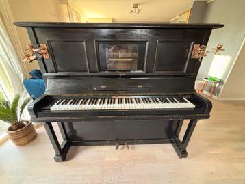 GRATIS: Zwarte Piano - meubelstuk