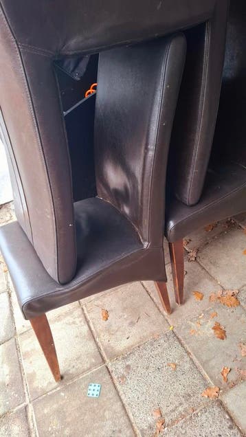 GRATIS!! 6 eetkamer stoelen. Bruin