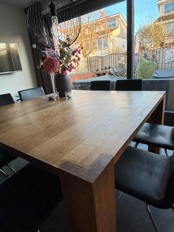 Massief eiken eettafel + 8 IKEA stoelen