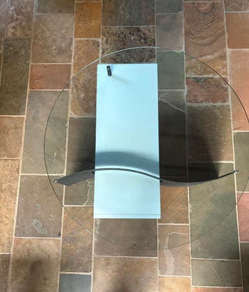 Ronde salontafel met glazen blad en lade