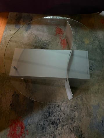 Gratis: Elegante ronde salontafel met glazen blad en lade