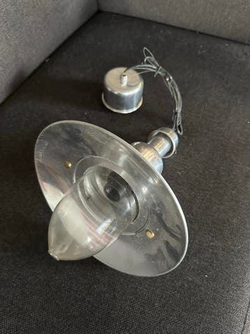 3 Ikea Ottawa hanglampen (onderdelen of reparatie), gratis.