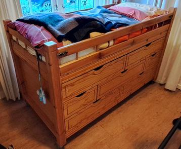 Handgemaakte houten bed-box