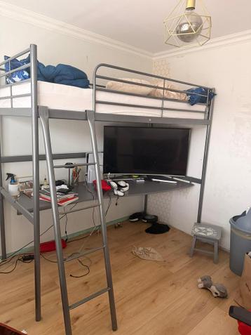 Hoogslaper met bureau - Ideaal voor kleine ruimtes!