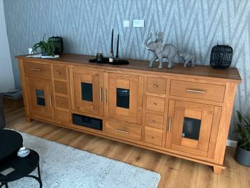 Gratis af te halen Dressoirkast en eettafel - Houten meubels