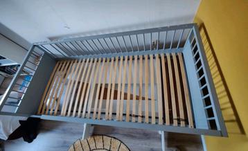 Gratis bed met uitvalrekje 90x200