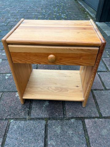 2 Houten Nachtkastjes - Op te knappen