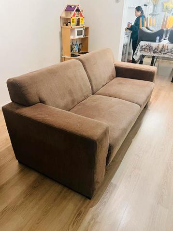 Comfortabele bruine driezitsbank