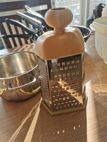 Cheese / vegetable grater - kaasrasp / groenterasp